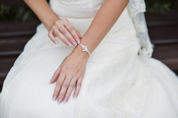 Obraz na płótnie Canvas Wedding gloves on hands of bride, close-up