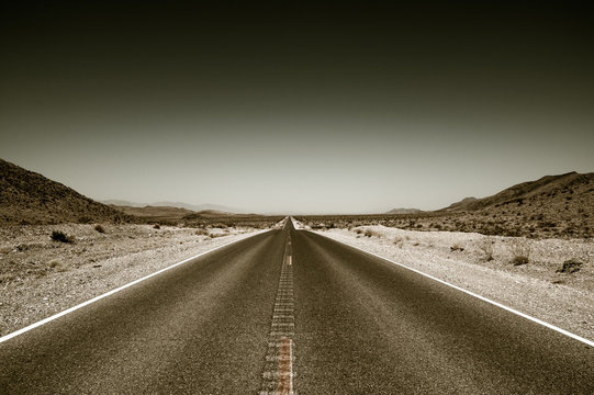 desert road highway in death valley national park
