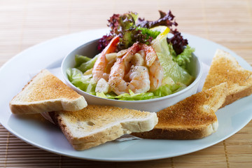 Shrimps with vegetables