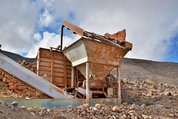 cantera abandonada en el desierto de lanzarote