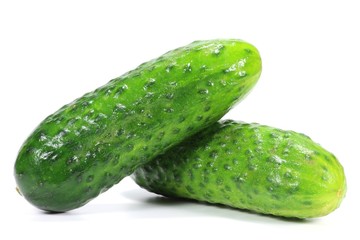 Einlegegurken isoliert auf weißem Hintergrund