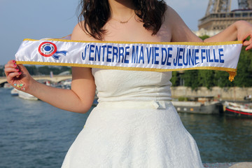 J'enterre ma vie de jeune fille