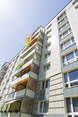 Sanierter Plattenbau 00931