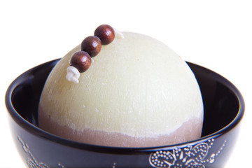 Vanilla candle in black cup