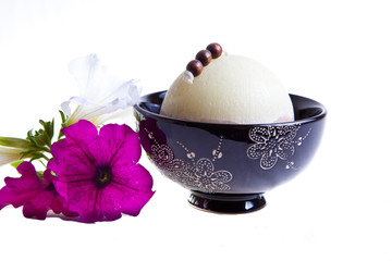 Vanilla candle in black cup