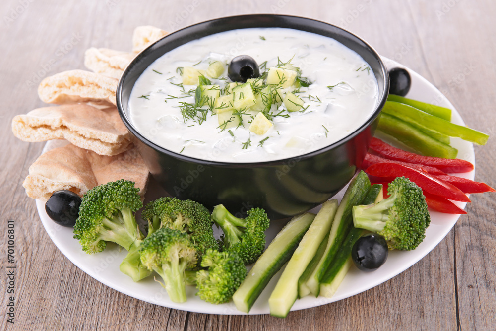 Poster vegetables with yogurt sauce