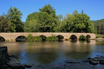 Fototapeta na wymiar Le pont du Saillant (Allassac)