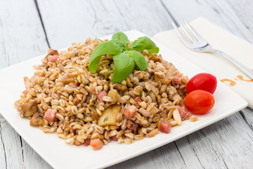 Spelt with mushrooms and bacon
