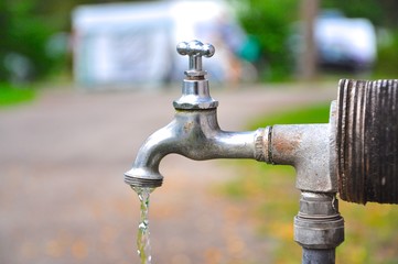 Wasserhahn draussen