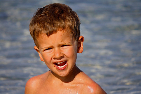 BAMBINO IN SPIAGGIA