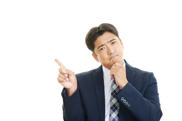 困惑したい表情のビジネスマン