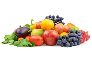 Kissenbezug fruits and vegetables isolated on white background © alinamd