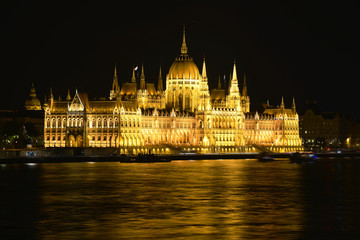 Fototapeta na wymiar Budapest Parlament Nacht