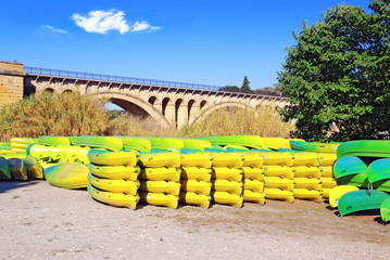 Canoës au pont de Collias