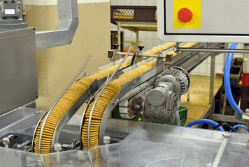 Fliessbandarbeit in d. Lebensmittelindustrie - Keksherstellung