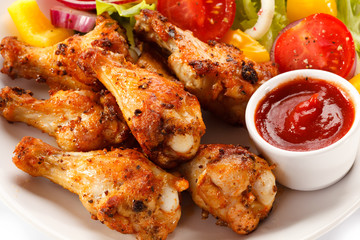 Grilled chicken nuggets and vegetables
