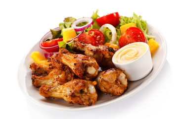 Grilled chicken nuggets and vegetables