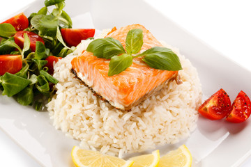 Grilled salmon, white rice and vegetables
