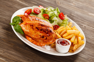 Grilled chicken fillets and vegetables