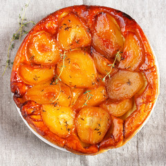 Tarte Tatin with pears and thyme