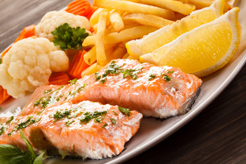 Grilled salmon and vegetables
