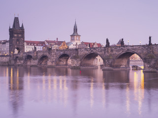 Fototapeta na wymiar twilight on Karluv bridge in Prague
