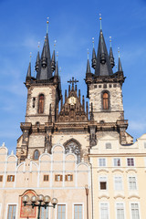 Fototapeta na wymiar historische Teynkirche in Prag