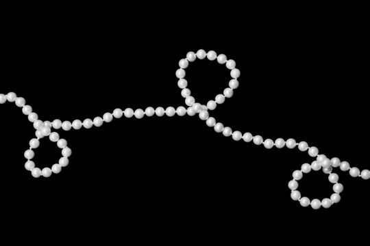 Triple loops on pearls thread