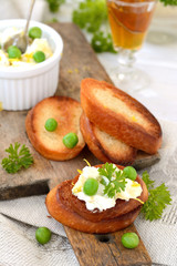 Cheese spread with toasted bread