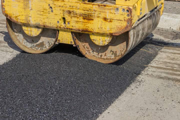 Naklejka premium Installing asphalt speed bumps to slow down speeding drivers 2