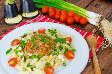 Pasta with bolognese sauce and eggplant