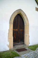 Fototapeta na wymiar Tor der Dorfkapelle