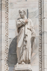 Fototapeta na wymiar Monuments at facade of the Cathedral of Milano, Duomo di Milano,