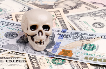 Skull on dolars