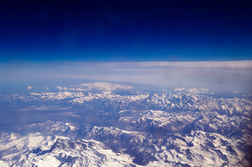 Alpen an der Grenze zur Stratosphäre