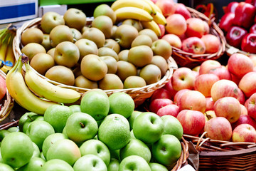 Apples and bananas at the market