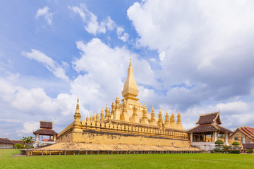 Obraz premium Golden pagoda wat Phra That Luang in Vientiane