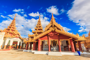 Obraz premium Shwe Zi Gon Paya Temple in Nyaung-U Bagan, Myanmar