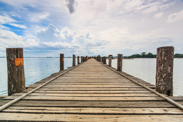 Fototapeta premium U bein bridge at Taungthaman lake in Amarapura, Myanmar