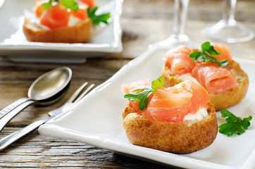 profiteroles with salmon and cream cheese