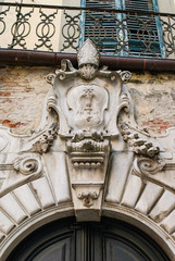 Fototapeta na wymiar Fregio decorazione, stemma araldico nobile