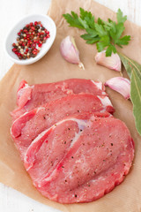 raw meat with garlic