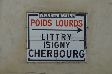 Obraz premium Panneau routier en béton