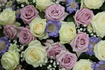 Obraz na płótnie Canvas Purple and white wedding roses