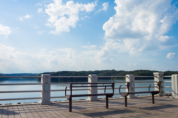 Fototapeta na wymiar Bench by the lake