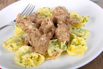 Tortellini und Geschnetzeltem