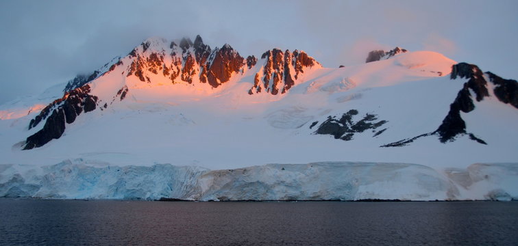 View of snowy mountains (Antarctica)