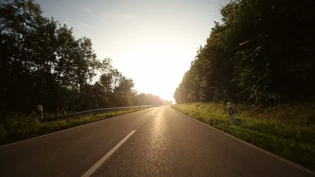 Fahrt auf Landstra&szlig;e
