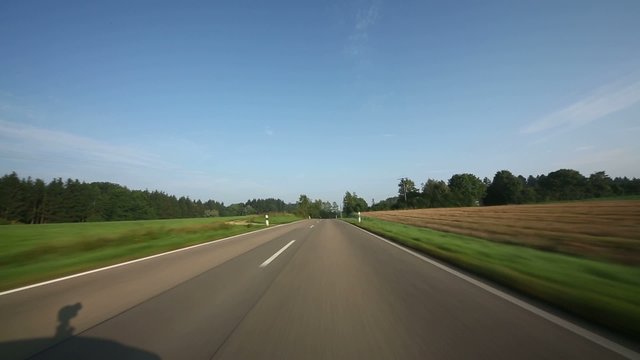 Fahrt auf Landstra&szlig;e