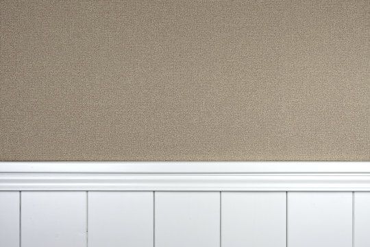 T&auml;felung mit Tapete beige - Hintergrund